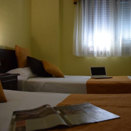 Hotel Complutense Алькала-де-Енарес Екстер'єр фото