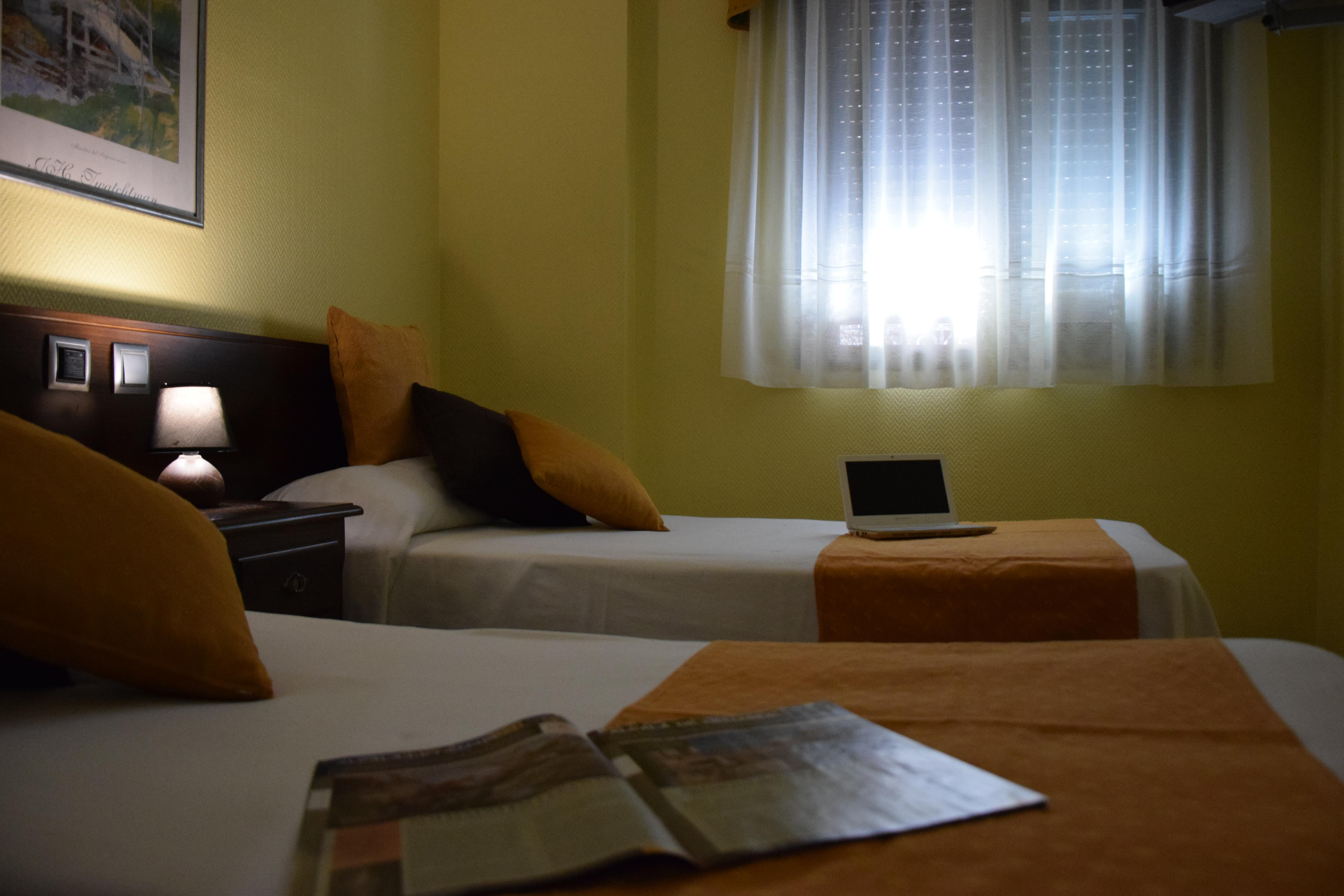 Hotel Complutense Алькала-де-Енарес Екстер'єр фото