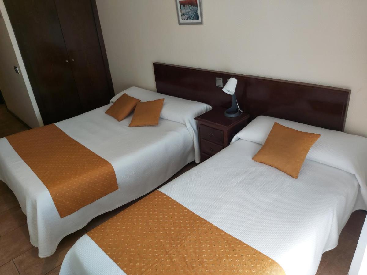 Hotel Complutense Алькала-де-Енарес Екстер'єр фото
