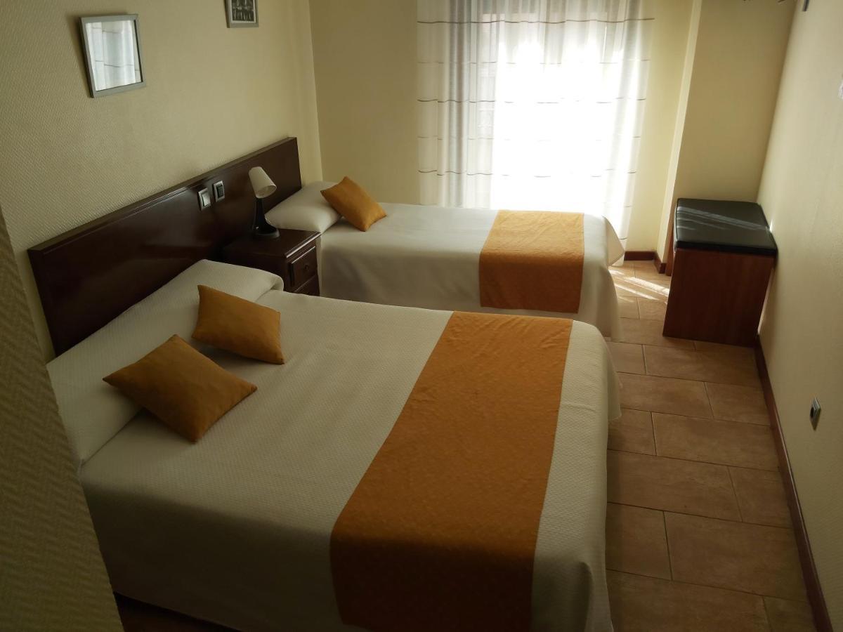 Hotel Complutense Алькала-де-Енарес Екстер'єр фото