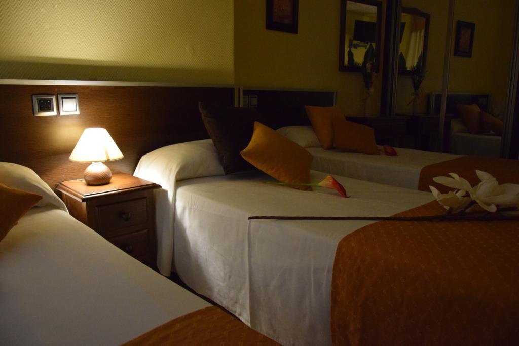 Hotel Complutense Алькала-де-Енарес Екстер'єр фото