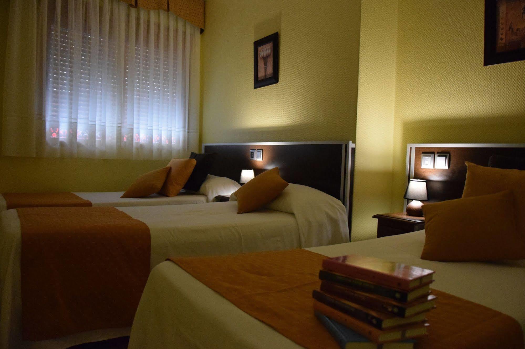 Hotel Complutense Алькала-де-Енарес Екстер'єр фото